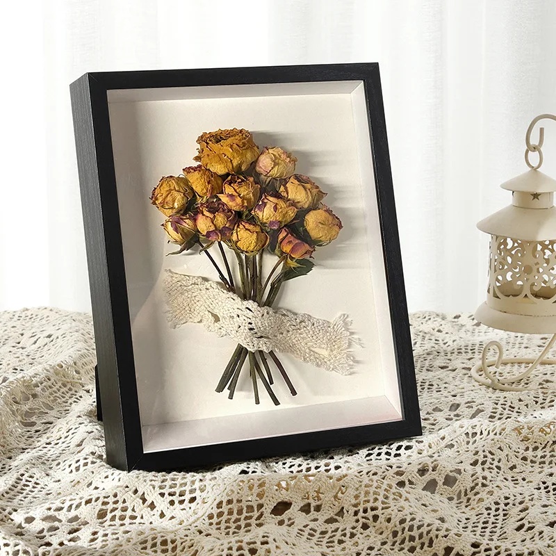 Moldura de Caixa de Sombra de  - Engraved Wood Frame avaliação e preço
